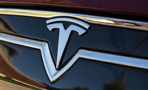 Tesla’s Model X SUV has been delayed yet again