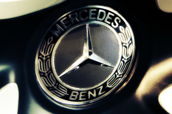 03.09.16 - Mercedes-Benz Logo