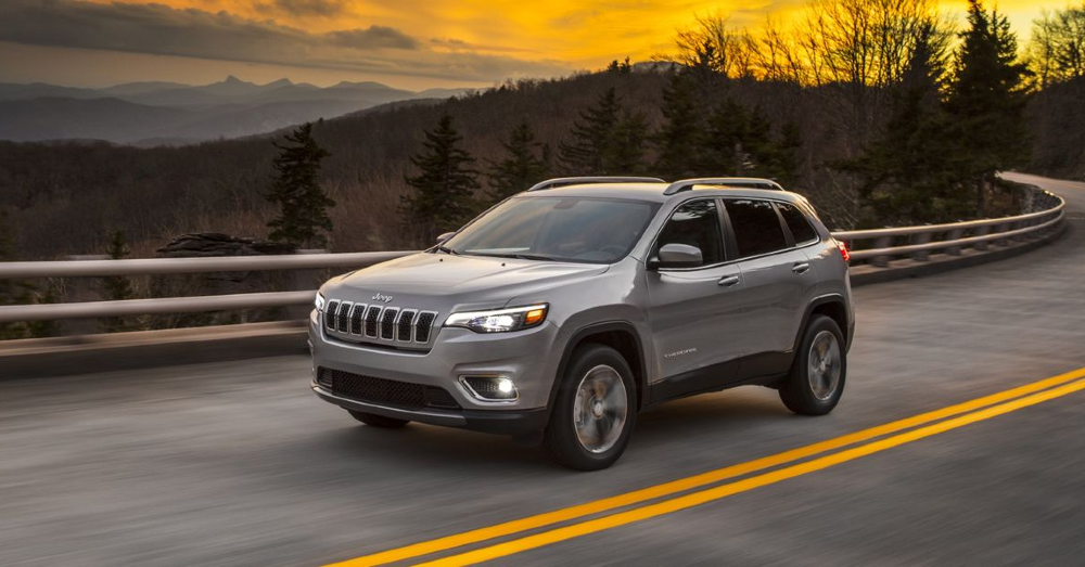 Admire the Drive of the Jeep Cherokee